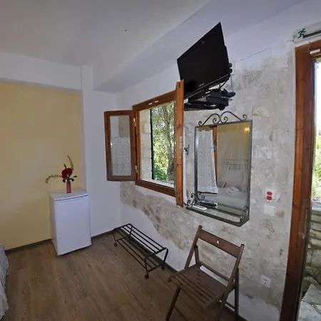 Adamantia Newly Built A3 בית הארחה 3*